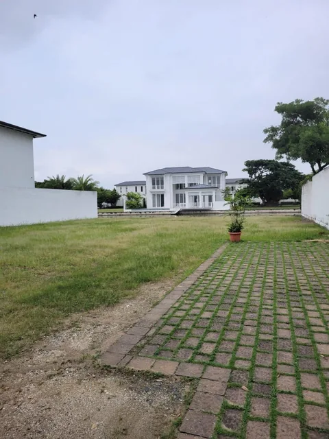 Terreno Frente Al Lago en Venta en Lagos del Batán | 731 m² | Urbanización Exclusiva Samborondón, Guayas — imagen 2