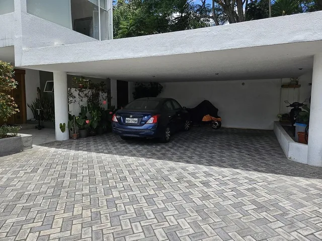 Venta Hermosa Casa, Cumbaya, Urbanizacion Privada, a 2 Cuadras Colegio Menor — imagen 2
