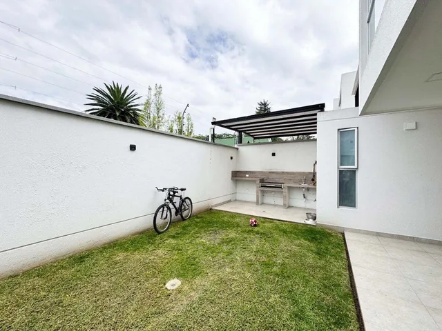 Casa en Venta - Tumbaco — imagen 3