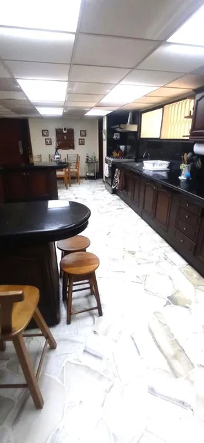 Casa Grande en Venta Lomas de Urdesa Zona Cerrada, Guayas — imagen 4