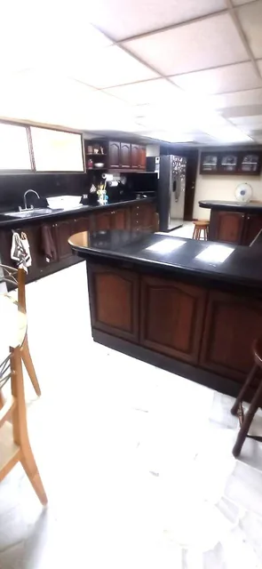 Casa Grande en Venta Lomas de Urdesa Zona Cerrada, Guayas — imagen 3