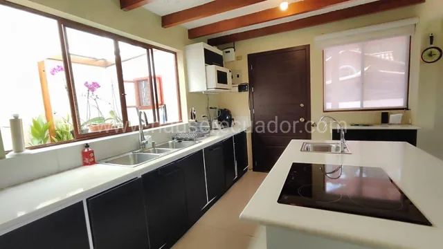 Casa con Dormitorio en Planta Baja y Cabaña | Terreno de 2.875 m² en Urbanización Privada — imagen 4