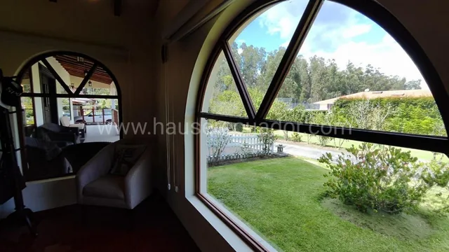 Casa con Dormitorio en Planta Baja y Cabaña | Terreno de 2.875 m² en Urbanización Privada — imagen 2
