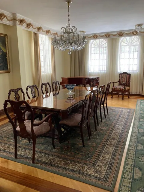 Casa 945 m, en Venta, Calles Tamayo y Baquerizo. 60 Años de Historia. Estilo Republicano. Provincia de Pichincha — imagen 5