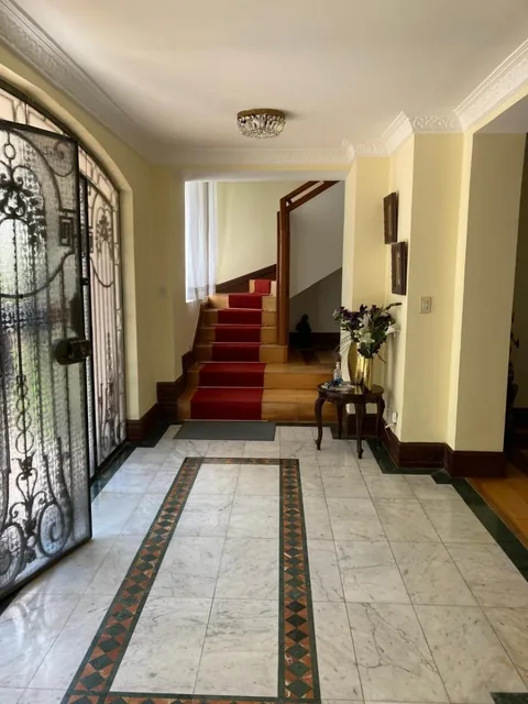 Casa 945 m, en Venta, Calles Tamayo y Baquerizo. 60 Años de Historia. Estilo Republicano. Provincia de Pichincha — imagen 3