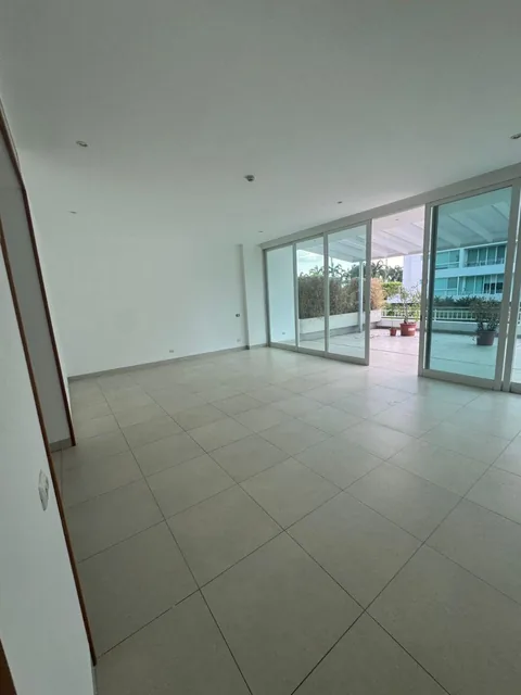 Blue Bay Departamento Al Lago Planta Baja con Patio y Terraza, Guayas — imagen 3