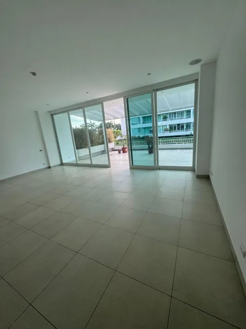 Blue Bay Departamento Al Lago Planta Baja con Patio y Terraza, Guayas — imagen 2