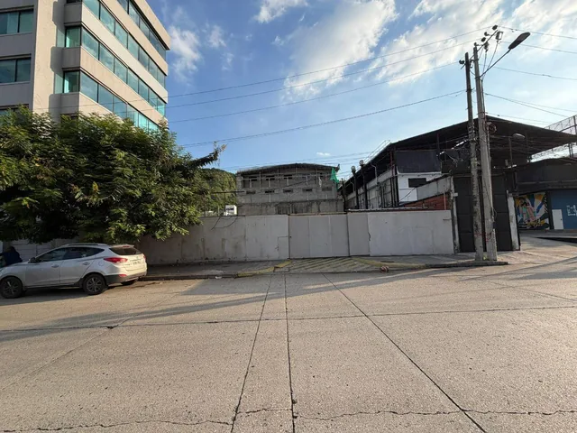En Venta Terreno Comercial Premium 869,91 m², Ave Jtm Frente Al C. C. Albán Borja L. Torres, Guayas — imagen 3