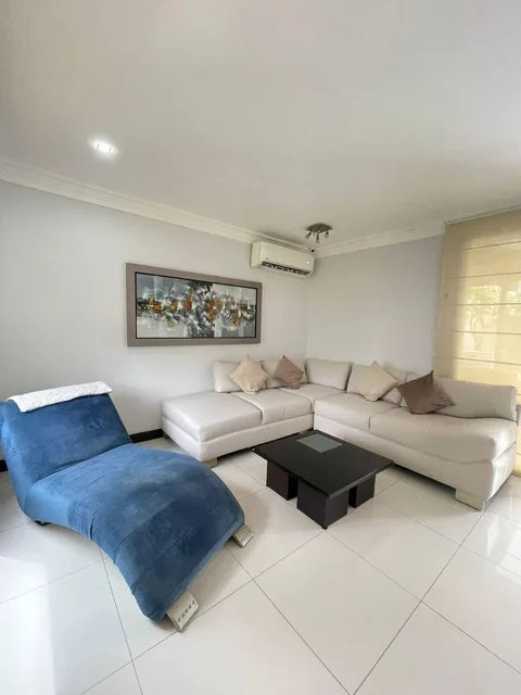 Samborondon Km 8 Urbanización Laguna del Sol Casa en Venta, Guayas — imagen 4