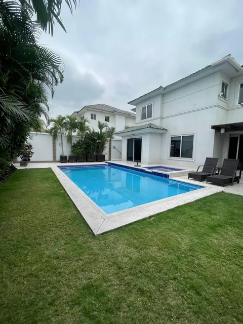 Samborondon Km 8 Urbanización Laguna del Sol Casa en Venta, Guayas — imagen 3