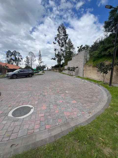Tumbaco Se Vende Hermoso Terreno Bifamiliar Dentro de Urbanización (Cr) — imagen 4