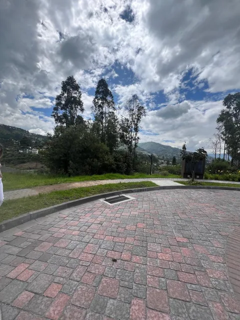 Tumbaco Se Vende Hermoso Terreno Bifamiliar Dentro de Urbanización (Cr) — imagen 2