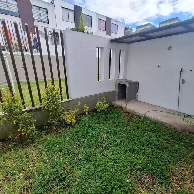 Casa de Venta de Tres Dorm. por Estrenar en Calderón Sector Bonanza — imagen 2