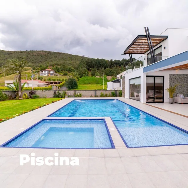 Casa de Lujo en Venta, Tarqui - Cuenca, Azuay — imagen 4