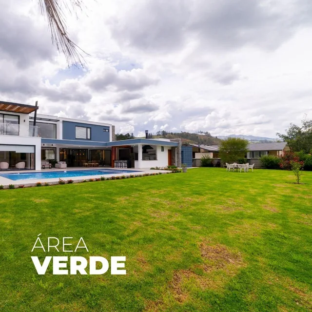 Casa de Lujo en Venta, Tarqui - Cuenca, Azuay — imagen 2