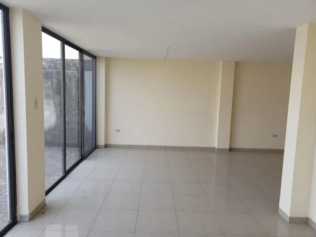 Casa Esquinera de Venta en La Urbanización Mallorca Village, 3 Dorm., Guayas — imagen 5