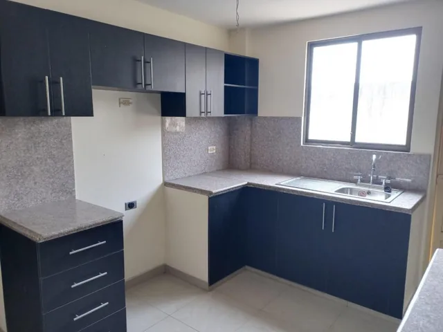 Casa Esquinera de Venta en La Urbanización Mallorca Village, 3 Dorm., Guayas — imagen 2
