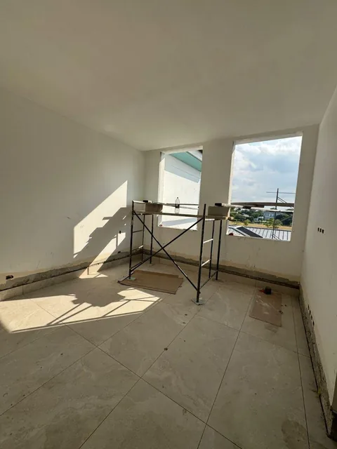 Casa con 600 m² de Terreno, 4 Habitaciones en Venta en Parques de Batan Estrene, Guayas — imagen 3