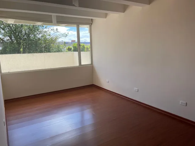 En Venta Casa en Urbanizacion Santa Lucia Baja Cumbaya - a 2 Min Usfq - *mm — imagen 5