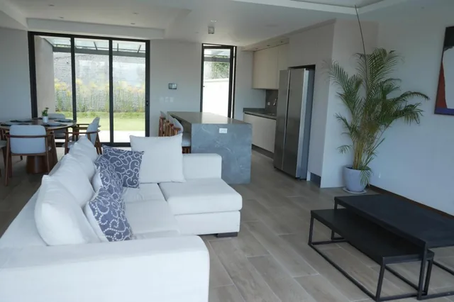 Vendo Casa Urbanizacion Campo Alegre Quito — imagen 3