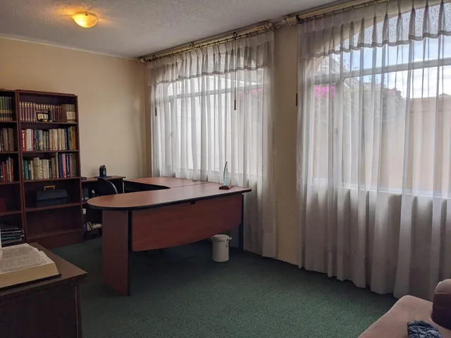 En Venta Linda Casa Cuatro Dorm. (Sector Colegio Einstein) — imagen 3