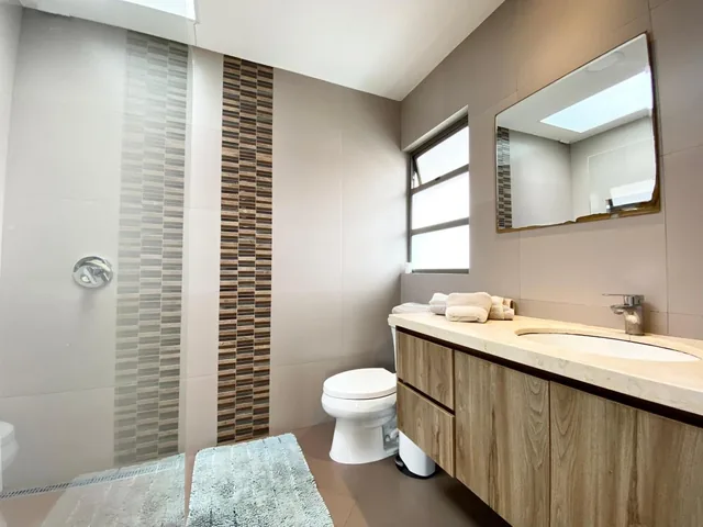 Hermoso Penthouse en Venta, Sector Mall del Rio, Azuay — imagen 2