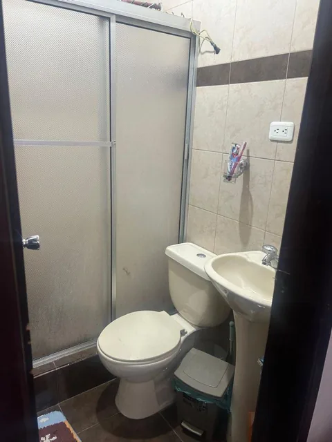 Venta Casa de 2 Pisos en Calderon, Cerca Al Gran Aki — imagen 4