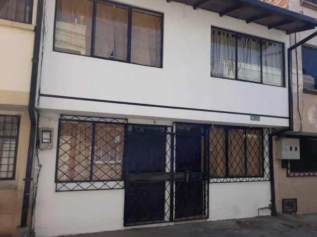 Venta Casa de 2 Pisos en Calderon, Cerca Al Gran Aki — imagen 2