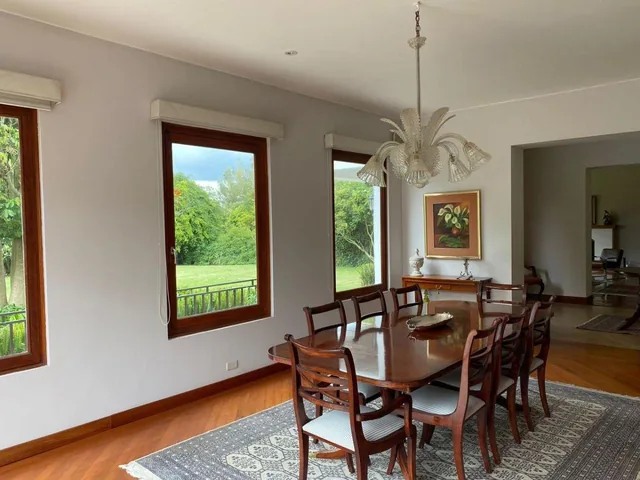 Casa en Venta Dentro de Urbanización en Nayon — imagen 3