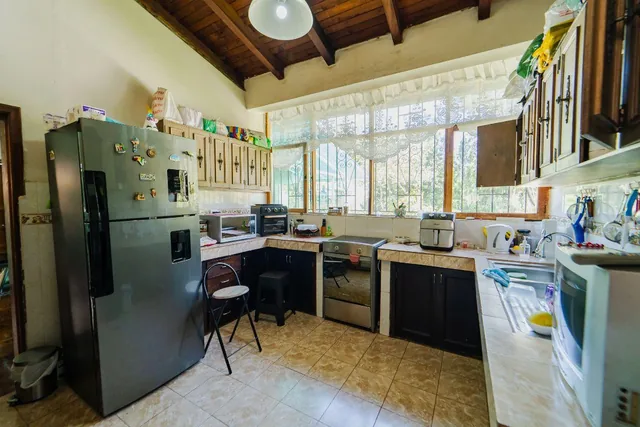 Casa en Venta con Amplio Terreno 1300 m² — imagen 2