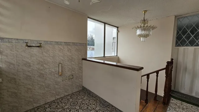 Vendo Casa Comercial en La Jipijapa a 2 Cuadras de La Estación del Metro — imagen 2