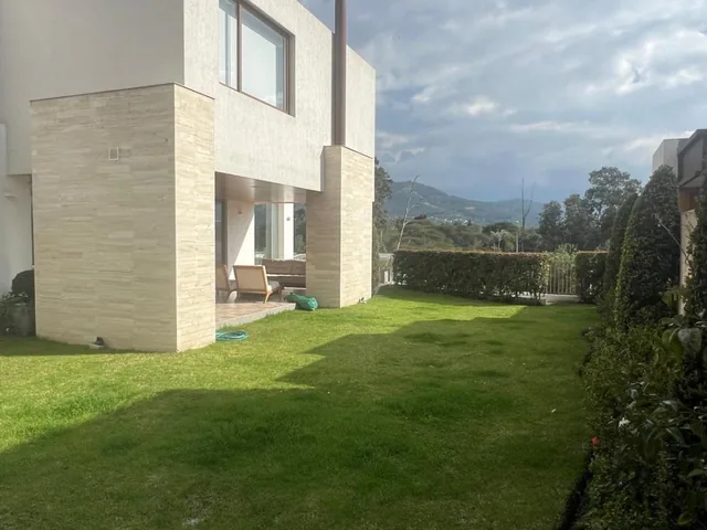 Venta de Casa en Cumbaya Sector Preferido!. Provincia de Pichincha — imagen 2