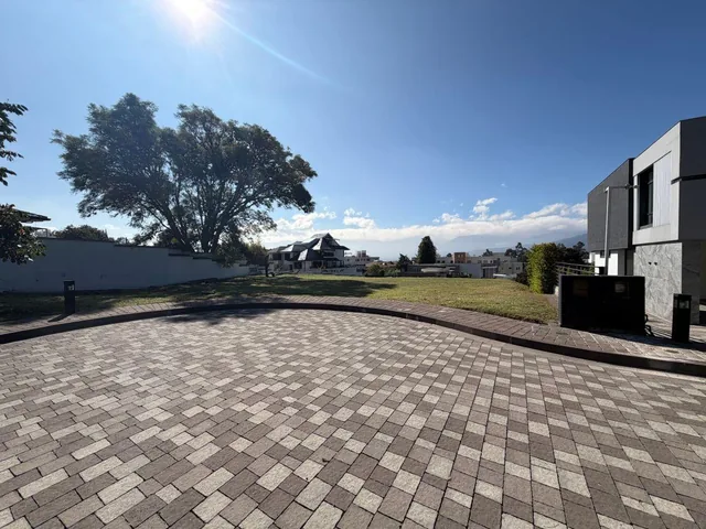 Terreno de 681 m² en Venta en Cumbayá con Urbanización Privada — imagen 2