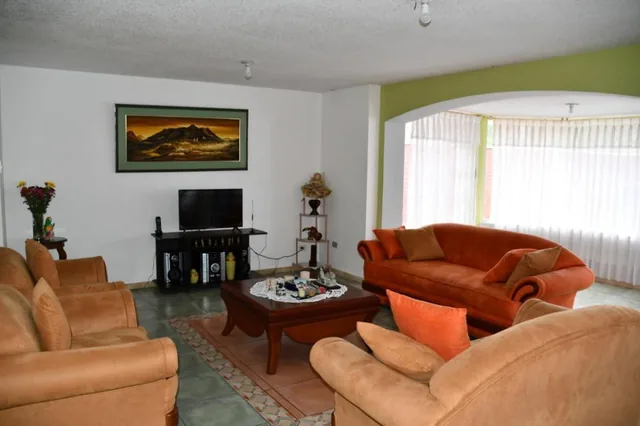 Casa Independiente de Venta 4 Hab + Casa Adjunta 3 Hab Sector La Primavera — imagen 3