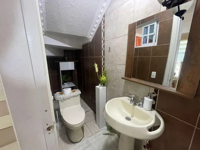Casa en Venta, 2 Patios, 2 Estacionamientos, Conocoto — imagen 4