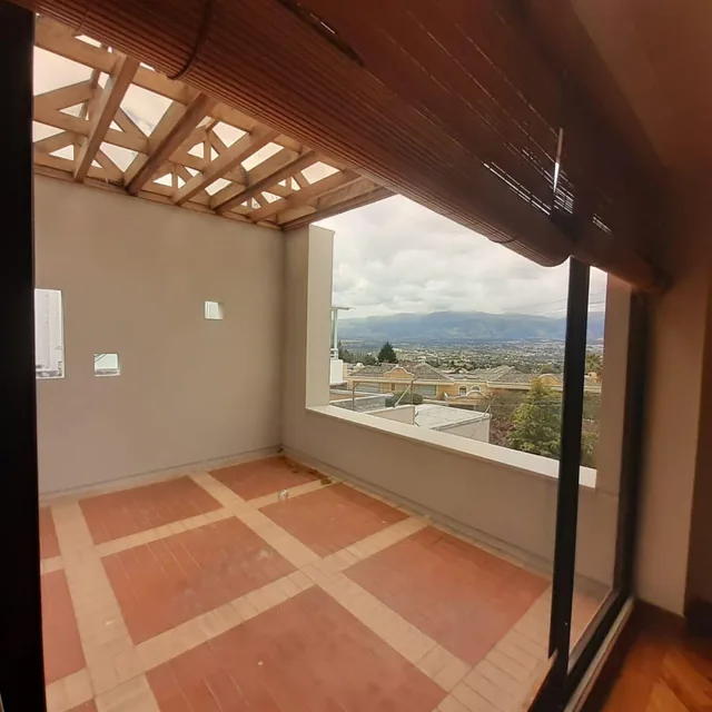 Vendo Casa Independiente en La Urbanización Miravalle 3 — imagen 2