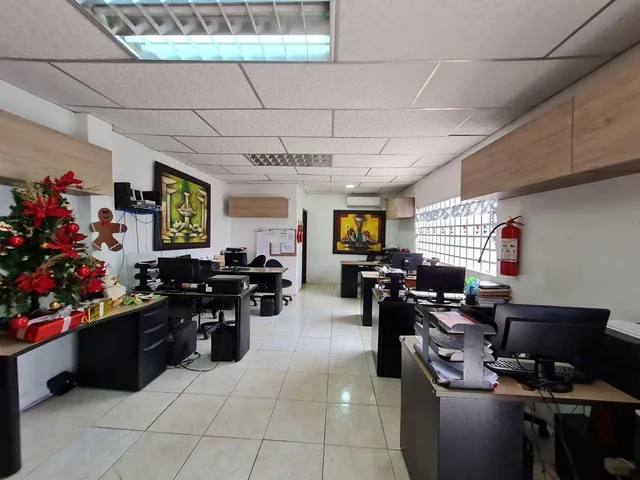 Terreno en Venta 900 m² con Cerramiento, Oficina y Bodega - Huancavilca Norte, Guayaquil, Guayas — imagen 2