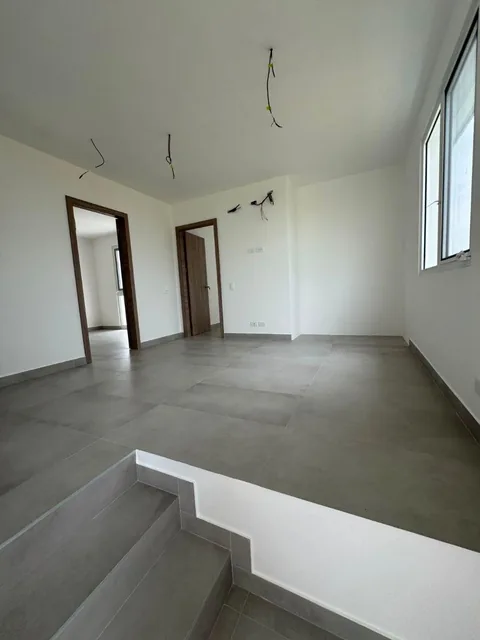 Casa de 255 m² con 4 Habitaciones en Venta en Samborondón, Guayas — imagen 3