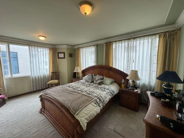En Venta Amplia Casa Independiente de 4 Dorm. en El Pinar Alto — imagen 3