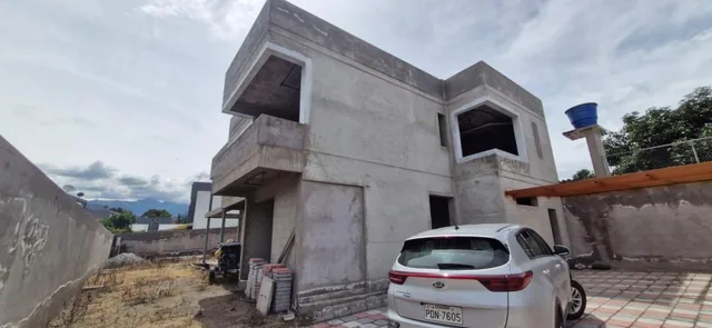 Venta Casa de Lujo en Construcción 3 Dorm. y Piscina Sector Tumbaco — imagen 4