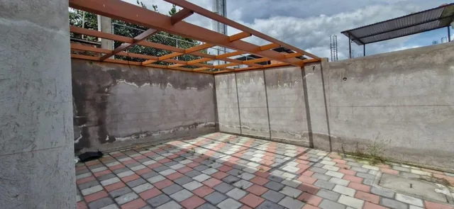 Venta Casa de Lujo en Construcción 3 Dorm. y Piscina Sector Tumbaco — imagen 2