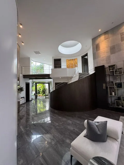 Casa con 3 Recámaras en 700 m² en Venta y Alquiler, Amoblada Samborondón, Guayas — imagen 3