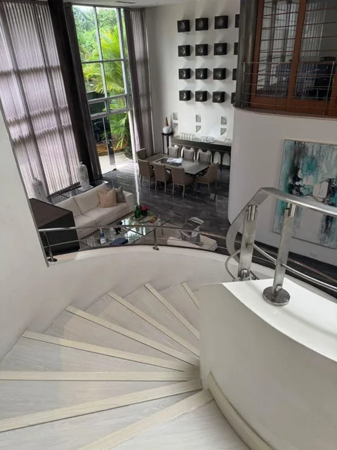 Casa con 3 Recámaras en 700 m² en Venta y Alquiler, Amoblada Samborondón, Guayas — imagen 2
