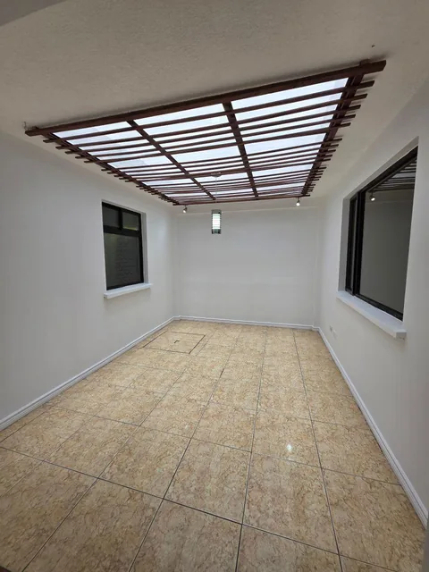 Amplio Departamento de Venta Planta Baja con Patio Sector Cofavi Supermaxi — imagen 5