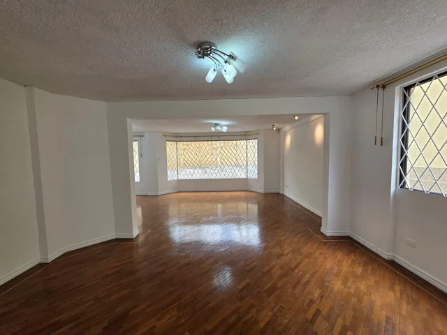 Amplio Departamento de Venta Planta Baja con Patio Sector Cofavi Supermaxi — imagen 4