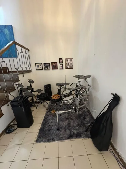 Casa con 300 m² y 4 Habitaciones en Venta y Alquiler, Samborondón, Piscina, Guayas — imagen 4