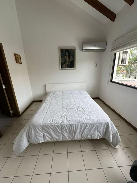 Casa con 300 m² y 4 Habitaciones en Venta y Alquiler, Samborondón, Piscina, Guayas — imagen 3