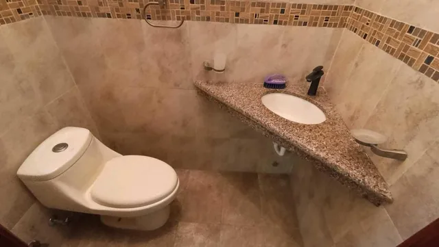 Barrio del Centenario Departamento Estilo Colonial en Venta, Guayas — imagen 2