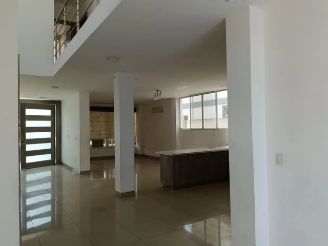 Casa de Venta en La Urb. Santa María de Casa Grande, 3 Dorm., Piscina, Guayas — imagen 4