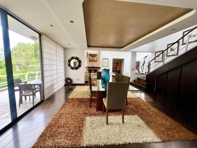 Mv - Sector Nayon, Tanda en Venta Casa de 3d 555 m² con Amplios Jardines — imagen 4